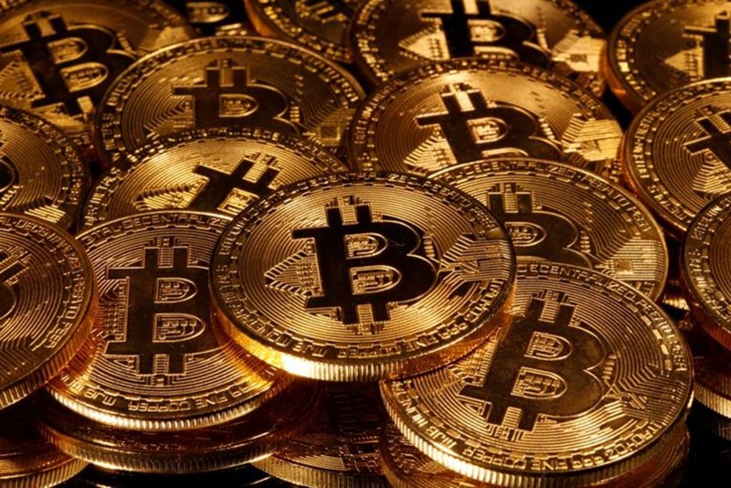 Bitcoin được cho là phát minh của một nhân vật bí ẩn, có tên là Satoshi Nakamoto. Và tên của nhân vật này cũng được đặt cho đơn vị nhỏ nhất của đồng Bitcoin-Satoshi